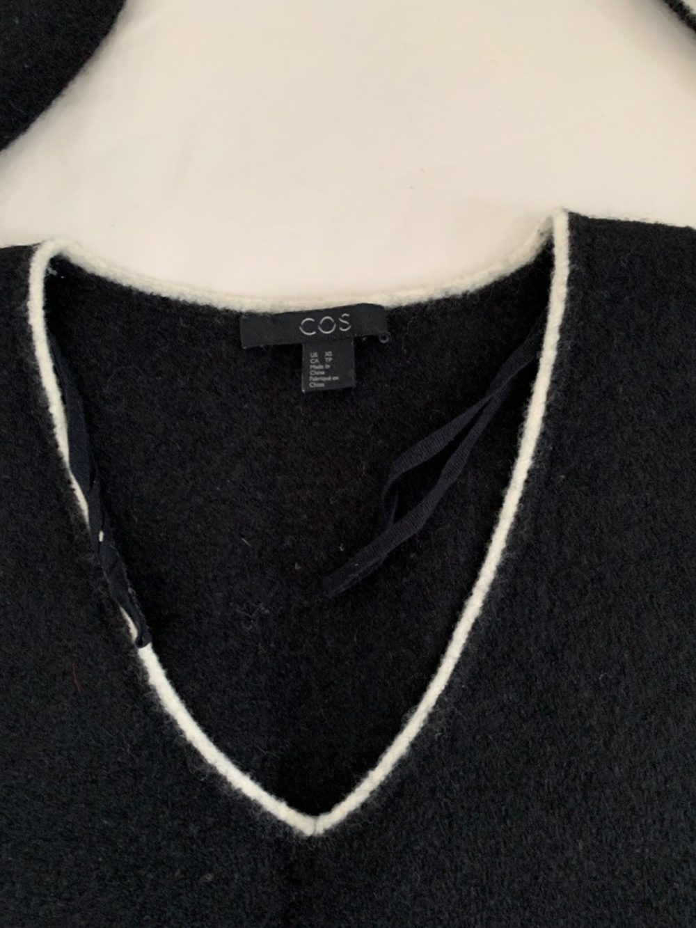 COS Women's Sweater V-Neck 100% Wool in black Size XS - Picture 6 of 8